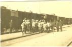 1916 Hlavní nádraží, vojáci na peróně